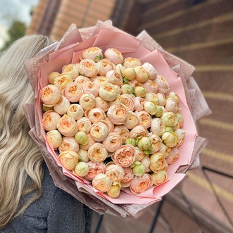 Букет из 101 пионовидной розы