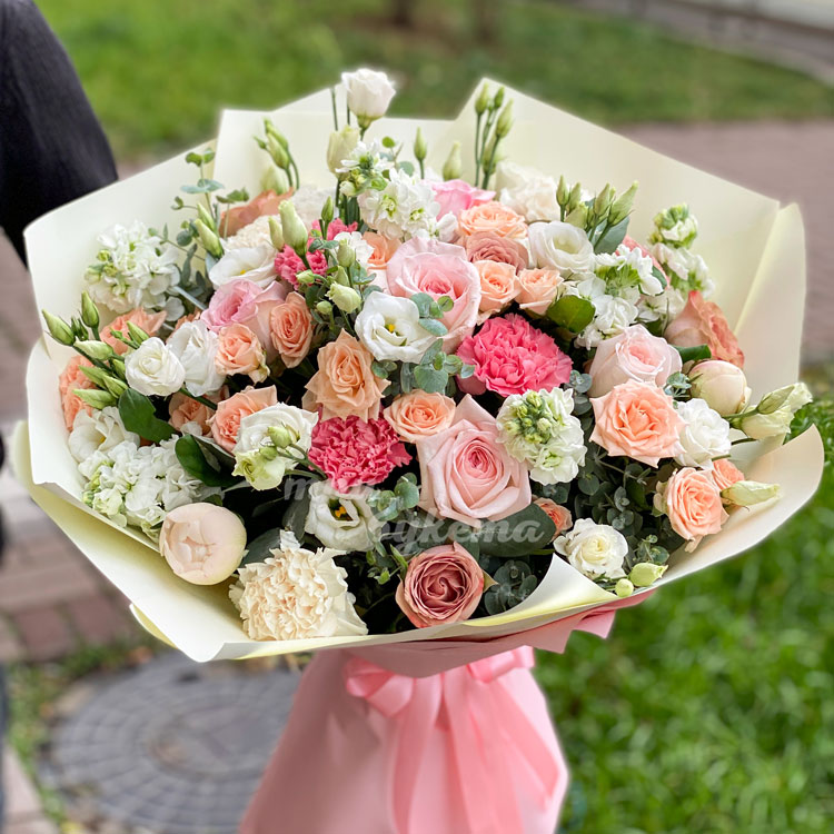 Букет «Мисс хиппи» (на фоне травы)