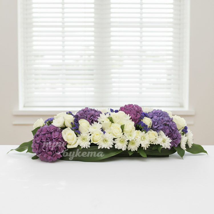 Композиция из роз и хризантем