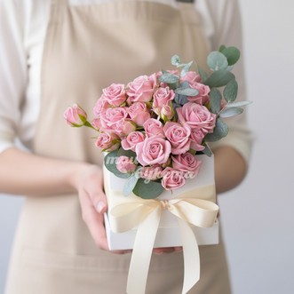 Мини-композиция из кустовых роз