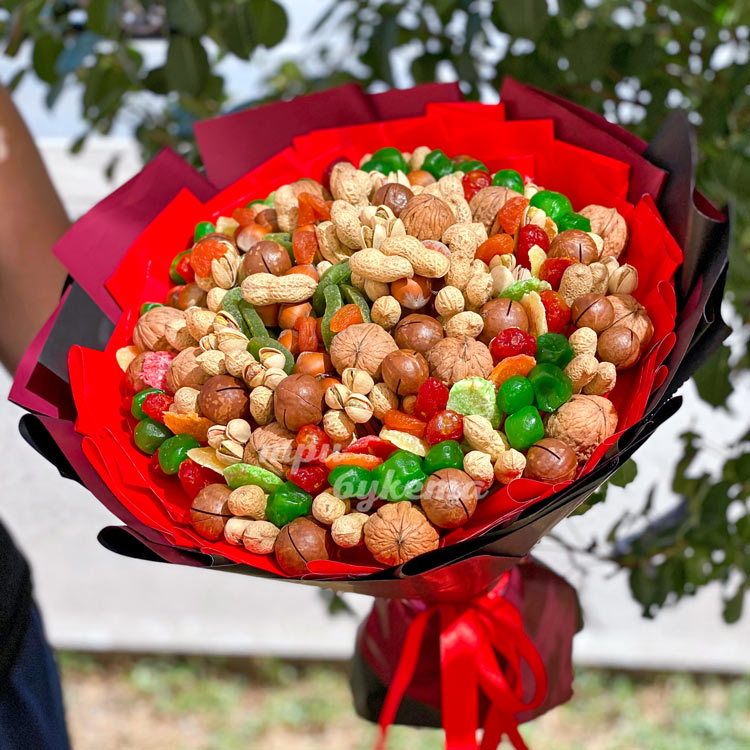 Букет из цукатов и орехов