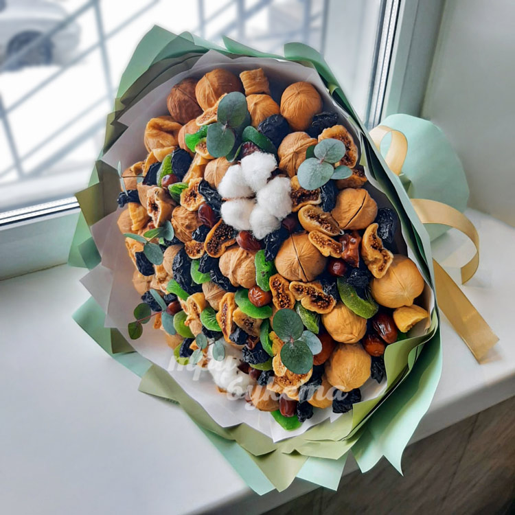 Букет из грецких орехов и фиников (доп. фото)