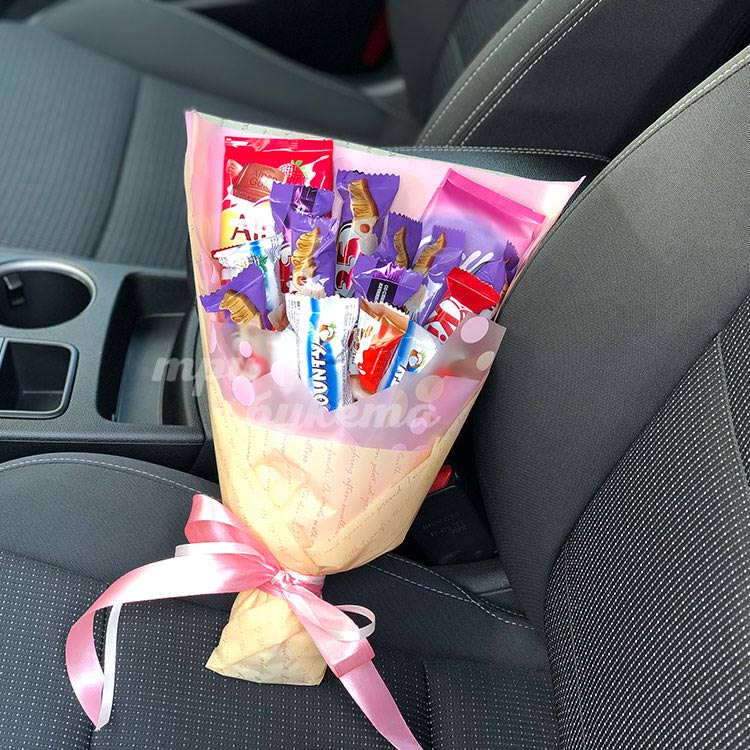 Букет "Лакомый презент" (в автомобиле)