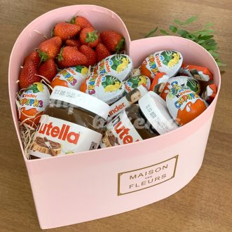 Киндер сюрпризы и нутелла в коробке