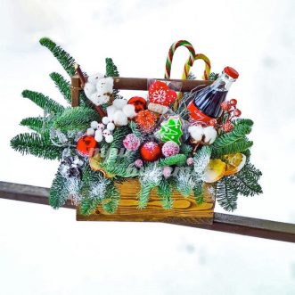 Ящичек со сладостями к новому году