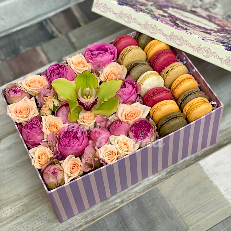 14 макарун с пионовидными розами (вид сверху)
