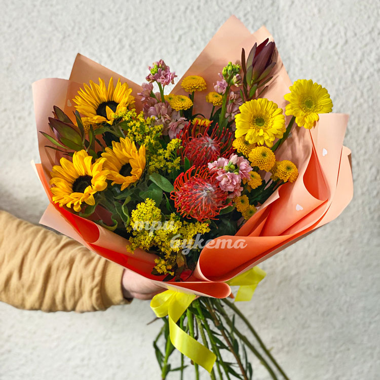 buket-s-gerberami-i-podsolnuhami