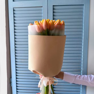 Букет из 15 персиковых тюльпанов Букет из 15 персиковых тюльпанов