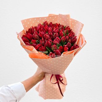 Букет из 51 красного тюльпана Букет из 51 красного тюльпана