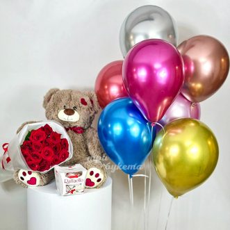 Набор из мягкой игрушки, шариков, конфет и 15 красных роз